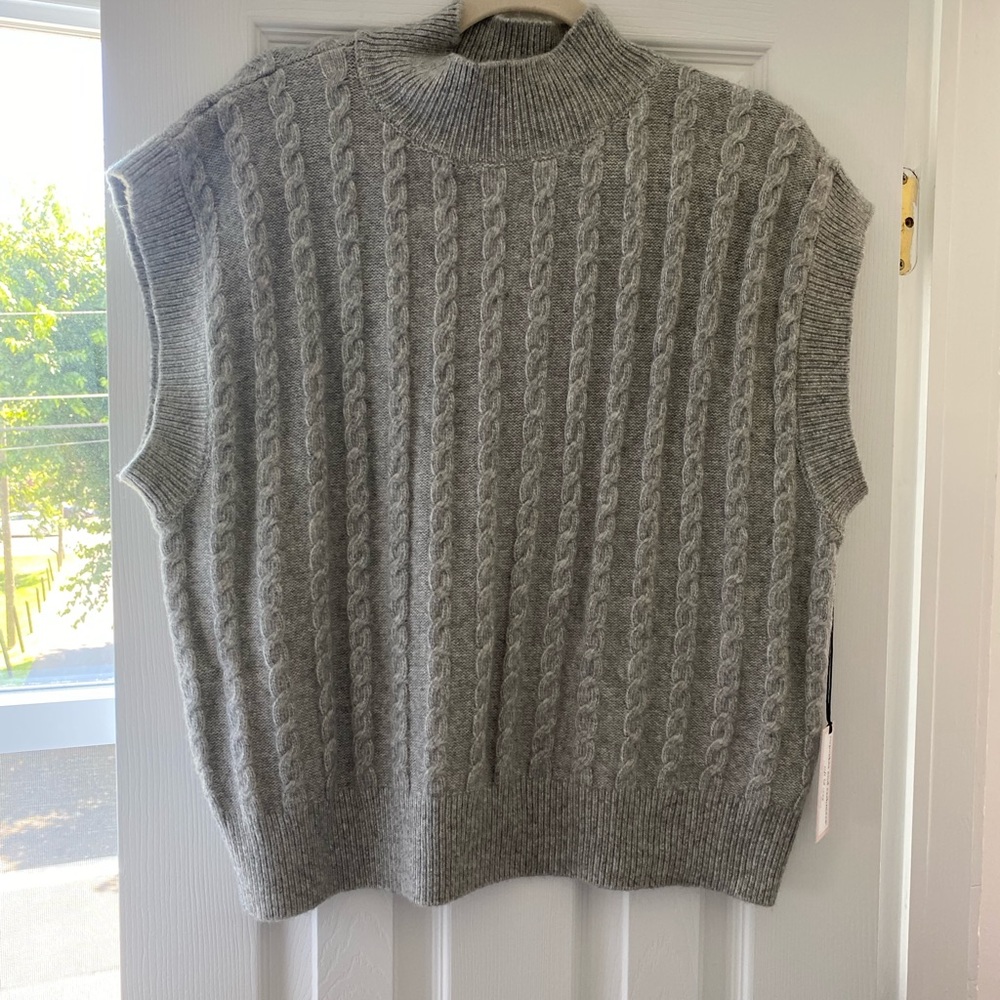 Sweater vest